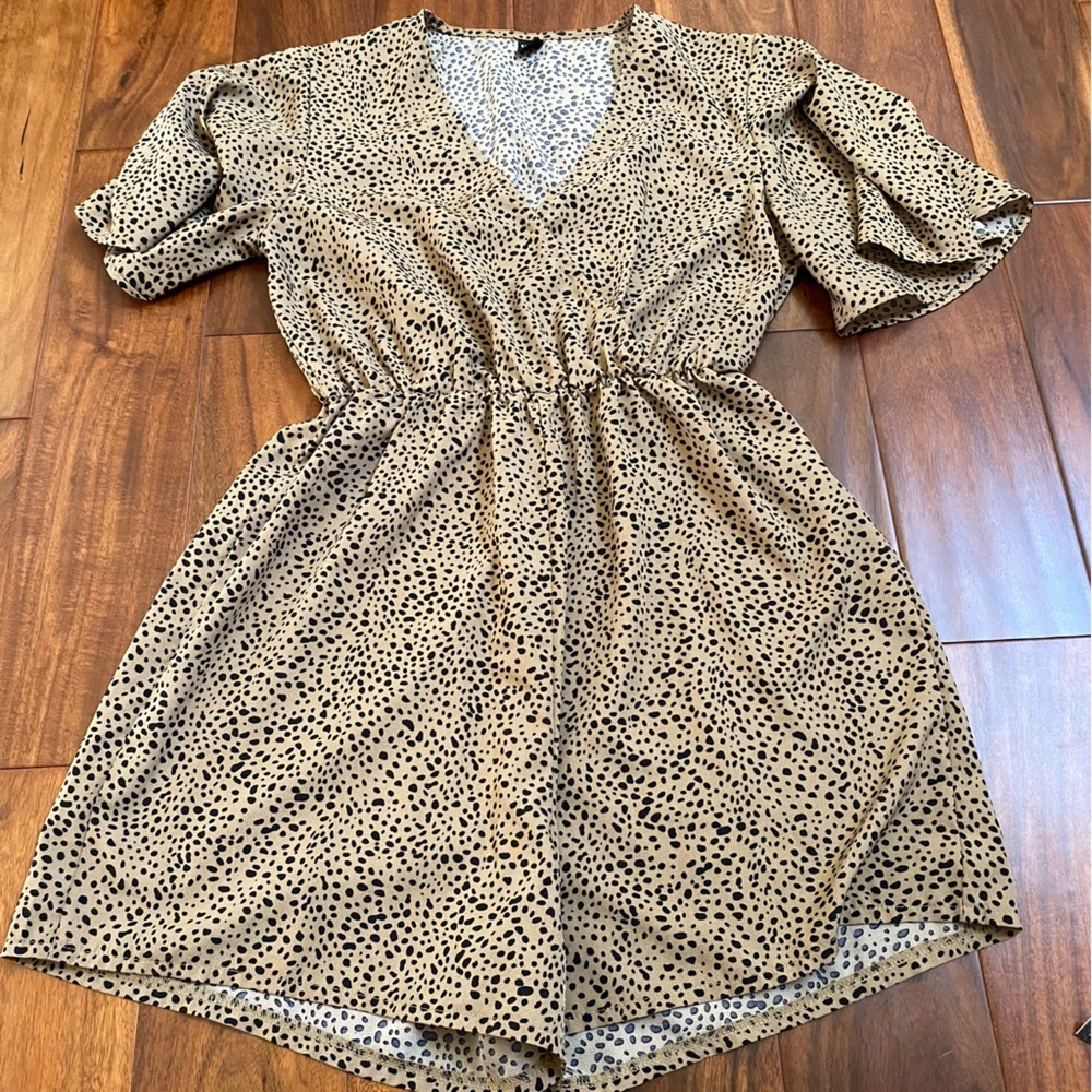 SHEIN Women’s Leopard Print Black & Brown Short Sleeve Romper Size Small